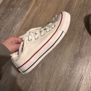 Women’s Converse chucks White Sneakers Like new size 5